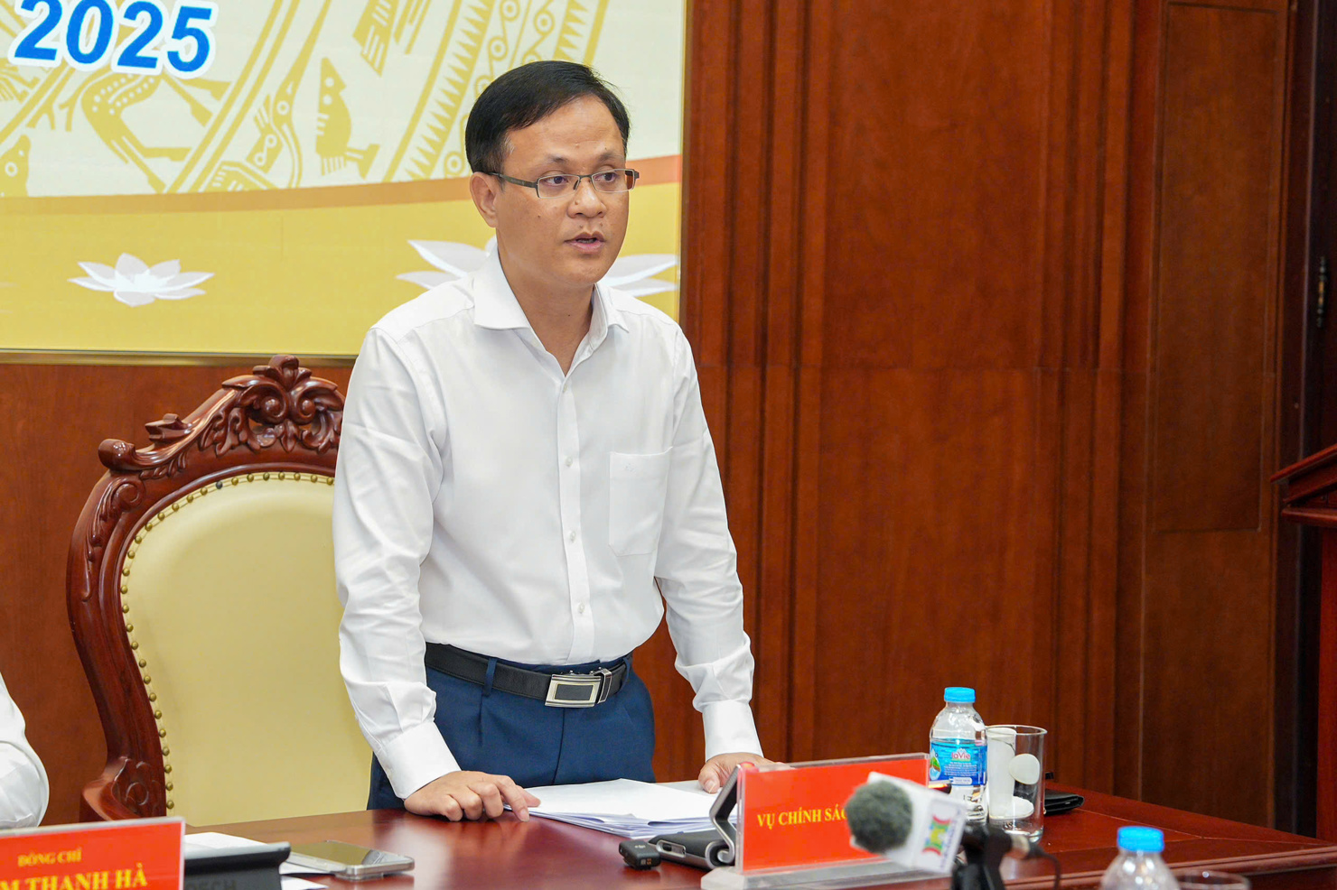 &Ocirc;ng Phạm Ch&iacute; Quang - Vụ trưởng Vụ Ch&iacute;nh s&aacute;ch tiền tệ trả lời tại họp b&aacute;o.