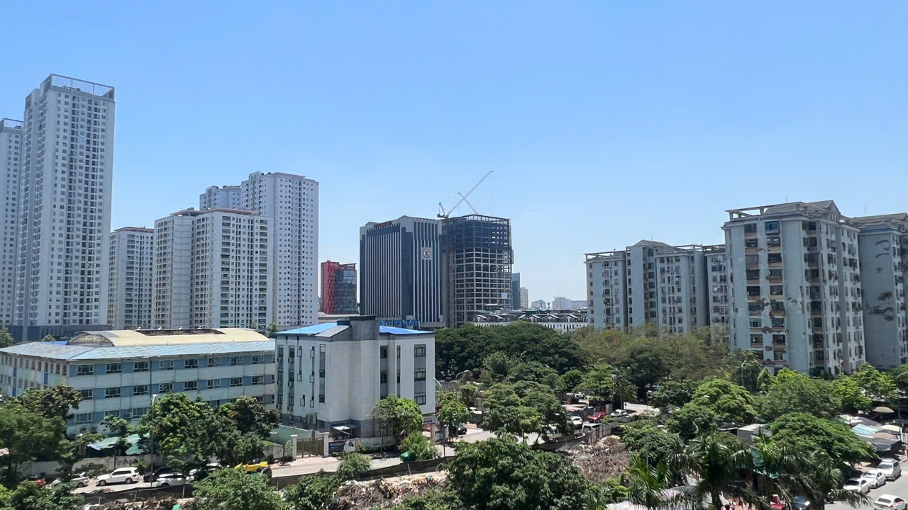 Gi&aacute; b&aacute;n chung cư tiếp tục duy tr&igrave; đ&agrave; tăng v&agrave; neo ở mức cao hơn so với tại TP Hồ Ch&iacute; Minh. Ảnh: Thu Hiền