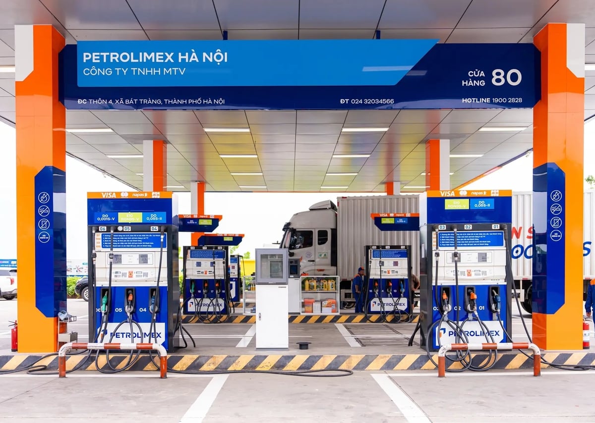 Cửa hàng xăng dầu Petrolimex trong diện mạo mới, hiện đại, đồng bộ hướng tới nâng cao trải nghiệm khách hàng. Ảnh: Petrolimex.