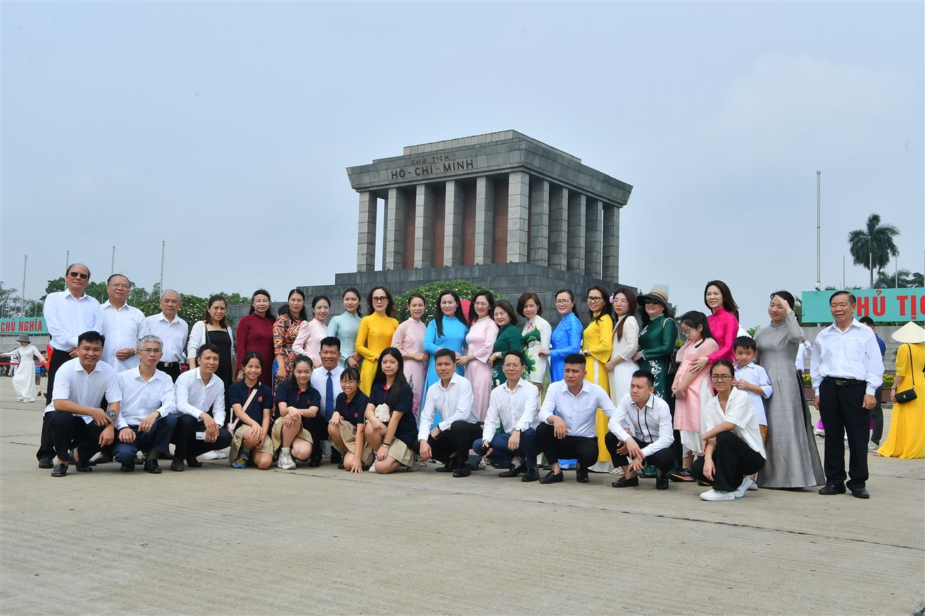 Chi bộ CPA VIETNAM tham dự Lễ dâng hương tại Lăng Chủ tịch Hồ Chí Minh cùng Đảng ủy Khối Doanh nghiệp quận Thanh Xuân.