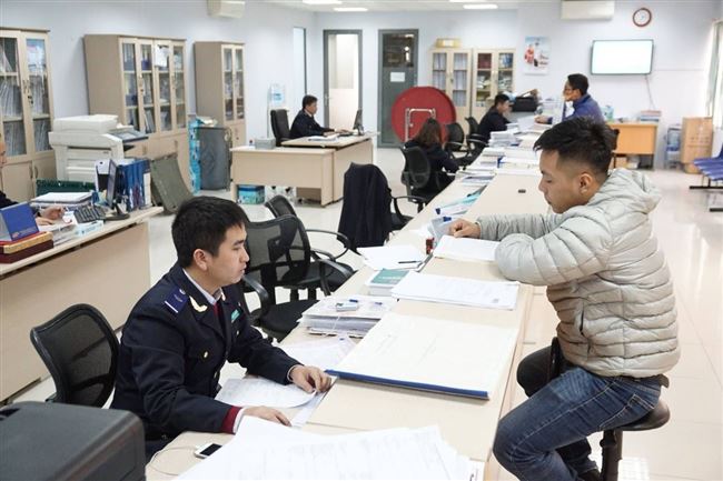 Đề xuất hạ mạnh ngưỡng miễn thuế với hàng nhập khẩu giá trị nhỏ