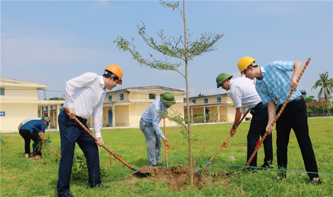 Ngành Tài chính hưởng ứng phong trào thi đua vì một Việt Nam xanh - sạch - đẹp