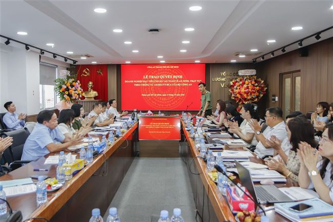Tổng công ty Lương thực miền (Vinafood II) được công nhận doanh nghiệp đạt tiêu chuẩn “An toàn về an ninh, trật tự”