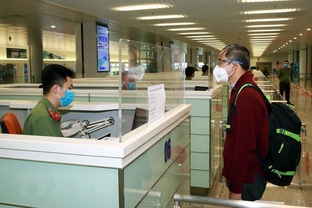 Sớm hoàn thiện quy định về nghĩa vụ thuế khi xuất cảnh, tạo thuận lợi cho người nộp thuế