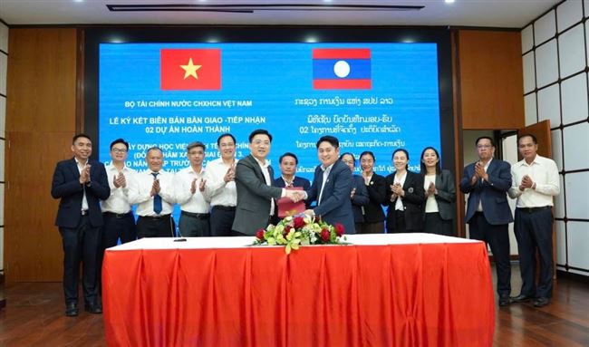 Thắt chặt hợp tác tài chính giữa Việt Nam và Lào