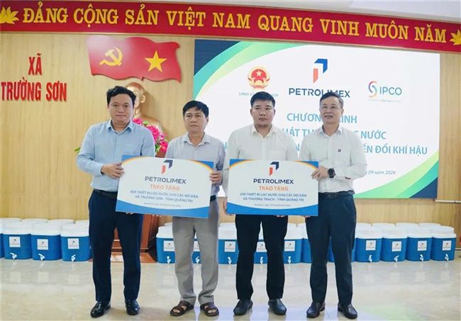 Petrolimex trao tặng 1.000 thiết bị lọc nước tại Quảng Trị và Hà Tĩnh