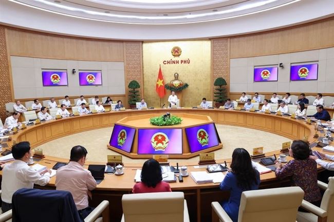 Nhiều chính sách lớn được Chính phủ ban hành, tác động trực tiếp đến người dân và doanh nghiệp