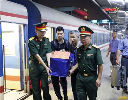 After Half a Century, Martyr Returns to His Hometown Aboard the Reunification Express