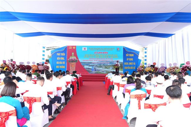 Vinacomin: Gắn biển công trình chào mừng Kỷ niệm 90 năm Ngày Truyền thống Công nhân Vùng mỏ - Truyền thống ngành Than