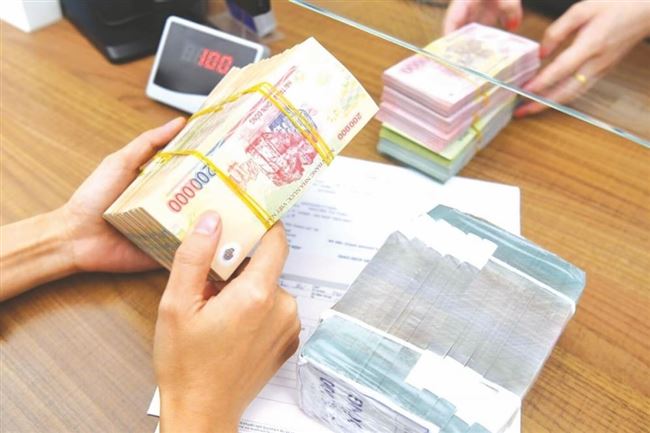 Tiền gửi tăng chậm, áp lực thanh khoản ngân hàng chưa hạ nhiệt