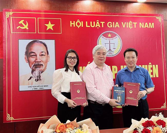 LỄ KẾT NẠP HỘI VIÊN HỘI LUẬT GIA VIỆT NAM